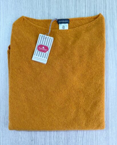 Maglificio Annamaria, maglione giallo in lana di alta qualità, prodotto artigianale italiano, ideale per stagione invernale, comfort e stile senza tempo.