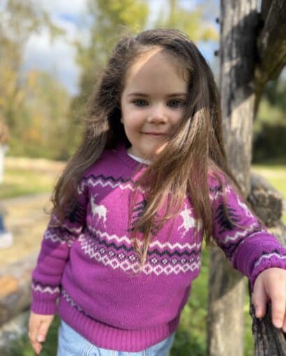 Maglificio Annamaria maglieria bambini, maglioni in lana, moda infantile, abbigliamento di qualità, maglificio italiano, capi sostenibili, stile classico, calore e comfort, produzione artigianale, look natalizio bambini.