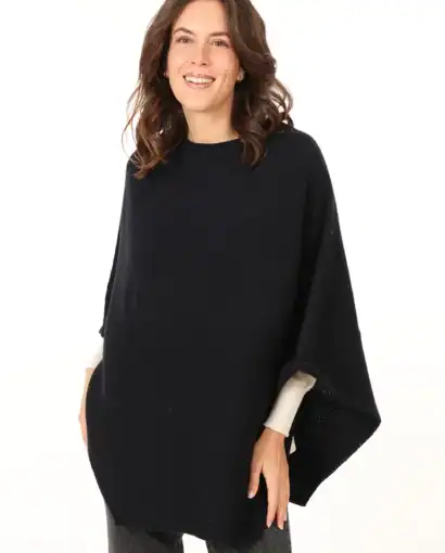 Maglieria donna originale, maglificio artigianale italiano, abbigliamento di alta qualità per un look elegante e confortevole, produzione di maglie e pullover, Maglificio Annamaria.