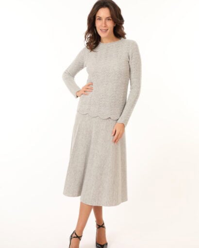 Maglificio Annmaria, abbigliamento donna in maglia e lana di alta qualità, stile elegante e raffinato, ideali per ogni stagione, artigianato italiano, moda sostenibile, Made in Italy.