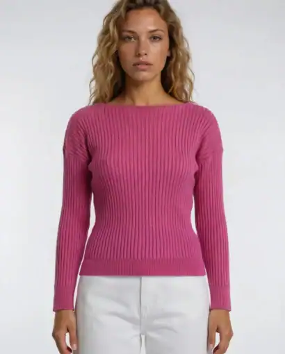 Maglificio Annamaria è specializzato in maglioni di alta qualità, tra cui questo morbido e caldo maglione in cashmere rosa, perfetto per uno stile sofisticato e confortevole.