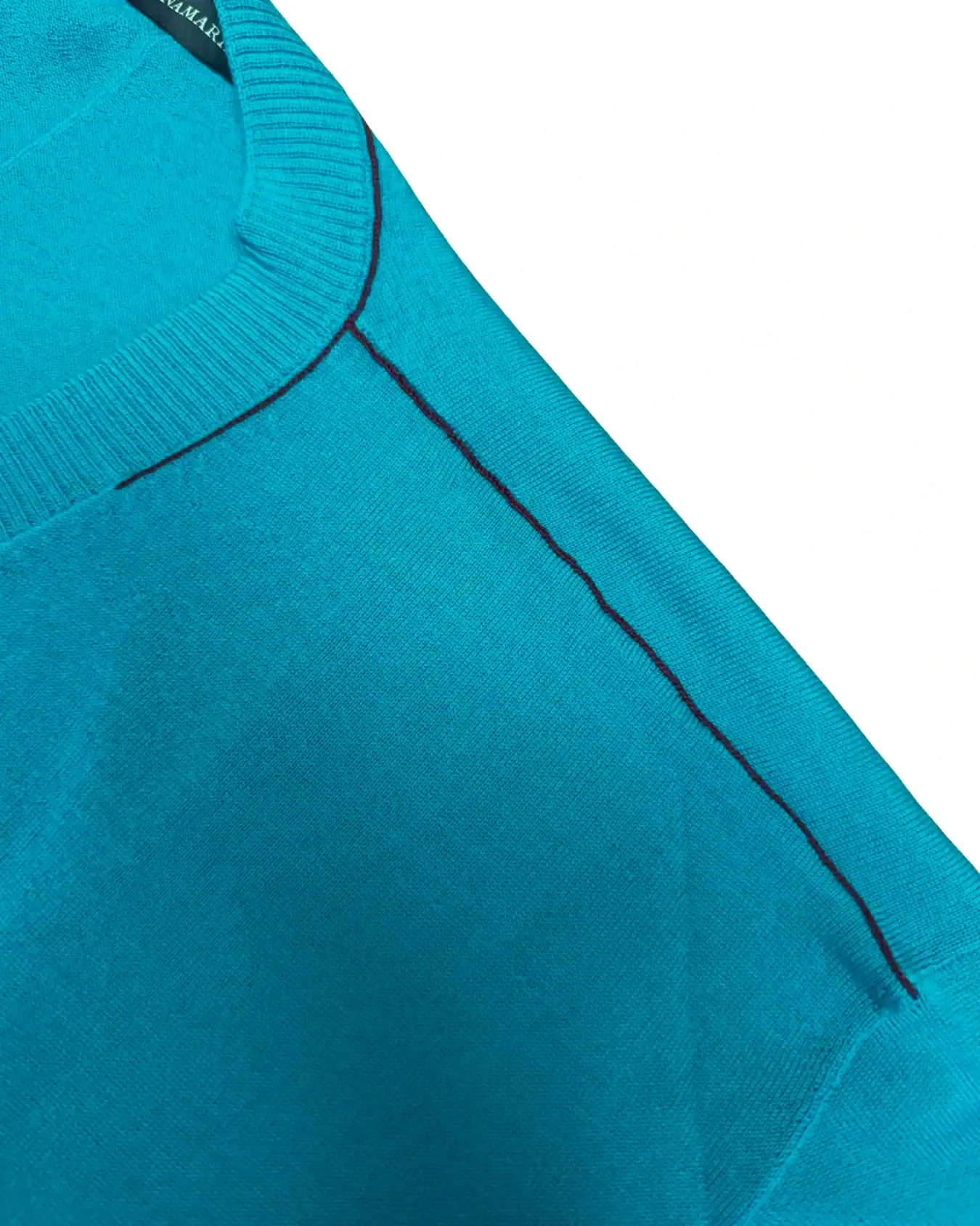 Maglificio AnnMaria, artigianato e stile italiano | maglione in cashmere di alta qualità, lavorazione artigianale, moda sostenibile, capi esclusivi, made in Italy, design contemporaneo, comfort e eleganza garantiti.