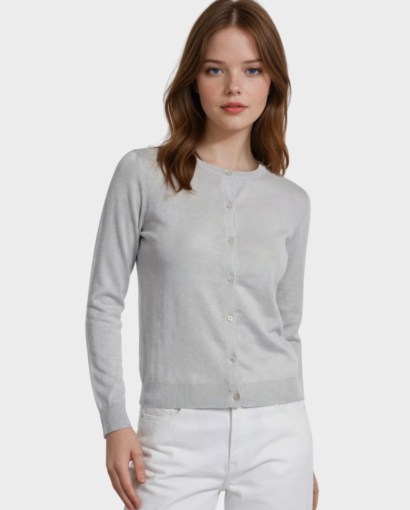 Cardigan in lana morbida di Maglificio Annamaria, ideale per un look elegante e confortevole, disponibile in vari colori.