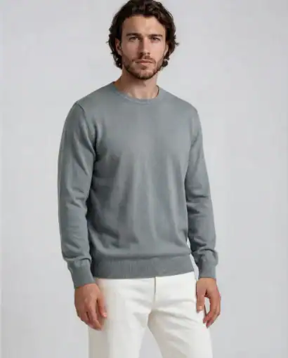 Maglione in cashmere di alta qualità per uomo, stile classico e comfort superiore, ideale per look eleganti e casual.