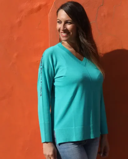 Maglione donna in cotone turchese con dettagli sportivi, ideale per uno stile casual e confortevole.