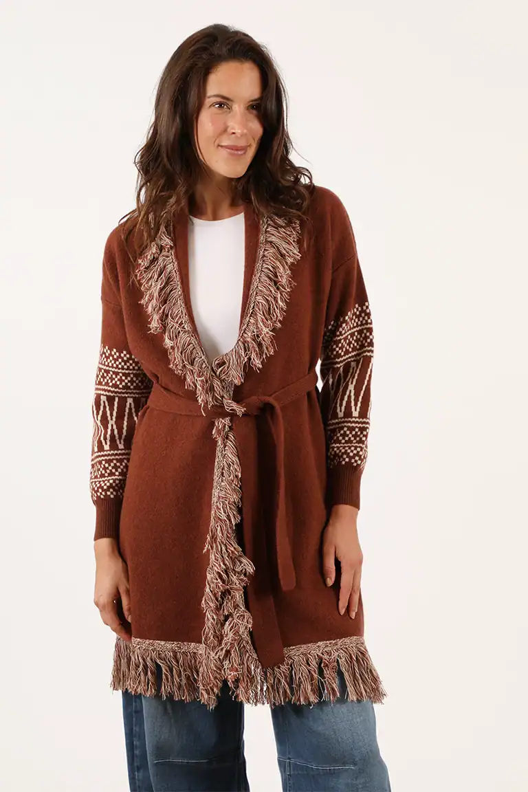 Cappottino in lana con frange a tema invernale – Cardigan Era